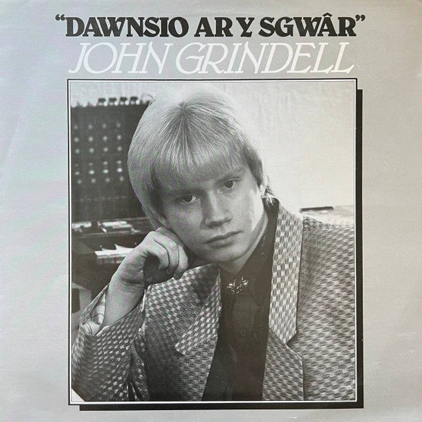 Dawnsio Ar Y Sgwâr